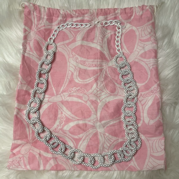 EUC Lilly Pulitzer Single Layer Metal DropNecklace